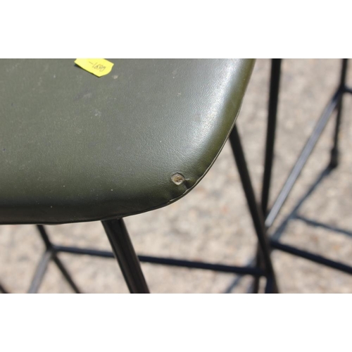 634 - A set of four 1960/70s bar stools, on black metal supports