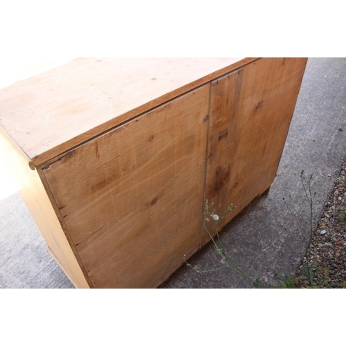 688 - A pine chest of two short and two long drawers with knob handles, on bracket feet, 47