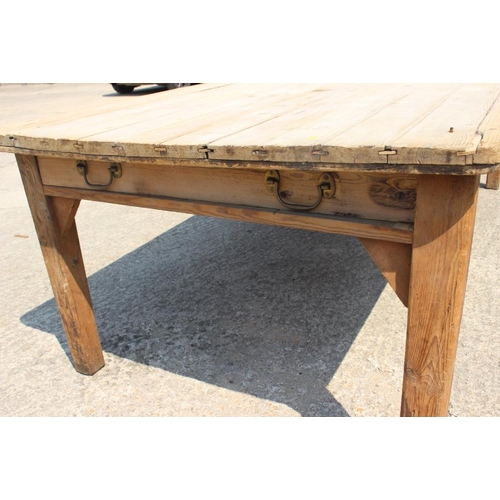 689 - A pine scrub top kitchen table, fitted one drawer, on square taper supports, 98 1/2