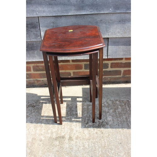 650 - An Edwardian walnut two-tier occasional table on splay supports, 16