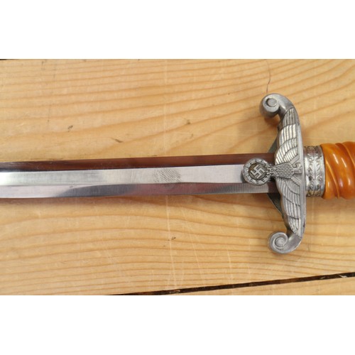 174 - An officer's German army officer's dagger, in metal scabbard, no maker, 15 1/2