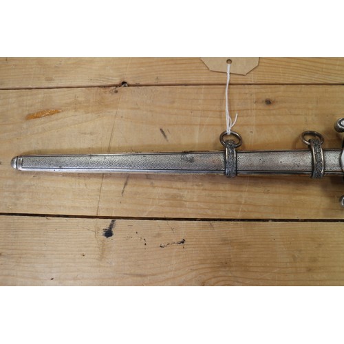 176 - An officer's German army dagger, in metal scabbard, no maker, 15 1/2