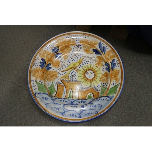 80 - Two majolica chargers, two toilet jugs and basins, and other decorative china