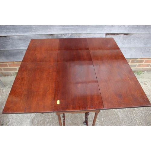 542 - A mahogany spider gate leg table of Georgian design, 30