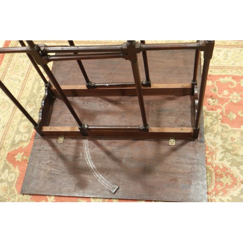 542 - A mahogany spider gate leg table of Georgian design, 30