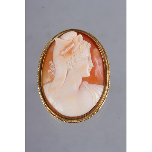 322 - A carved shell cameo, in yellow metal brooch/pendant frame