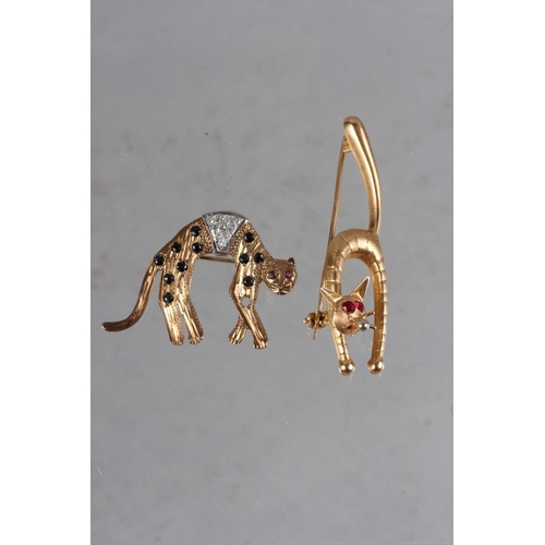 324 - A yellow metal brooch, formed as a cat, set diamonds, sapphires and rubies, 4.7g, and another simila... 