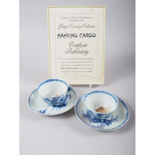 107 - A pair of Chinese Nanking cargo tea bowls, 1 1/4