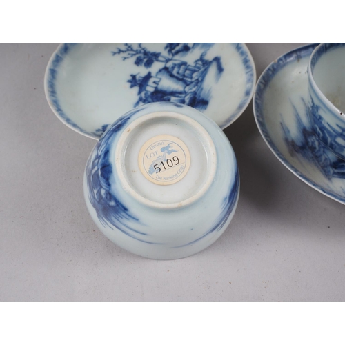 107 - A pair of Chinese Nanking cargo tea bowls, 1 1/4