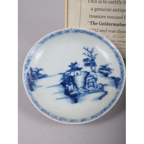 107 - A pair of Chinese Nanking cargo tea bowls, 1 1/4