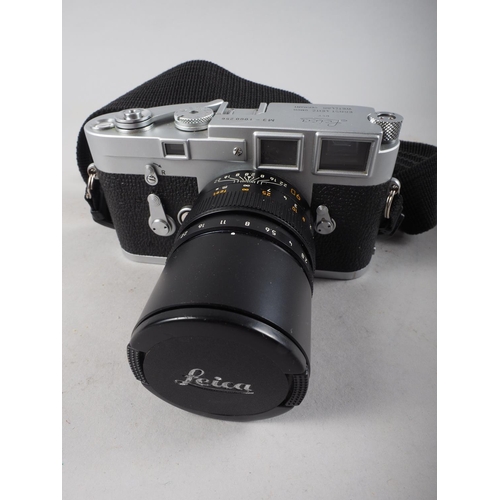 139 - A Leica M3 rangefinder camera, No 1000 2256, with Sumicron 50mm f2 Elmarit M 90mm f2.8 and light met... 