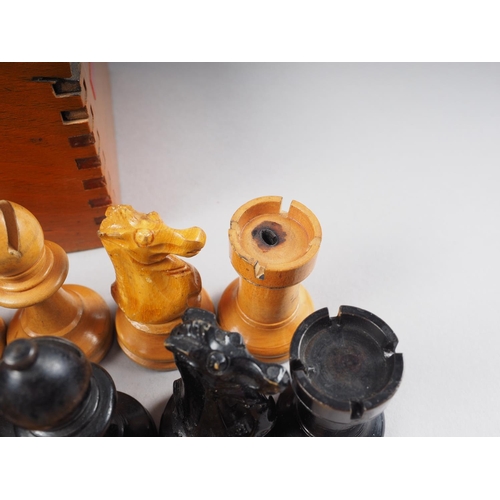 184 - A boxwood and ebony Staunton pattern chess set, the king 2 3/4