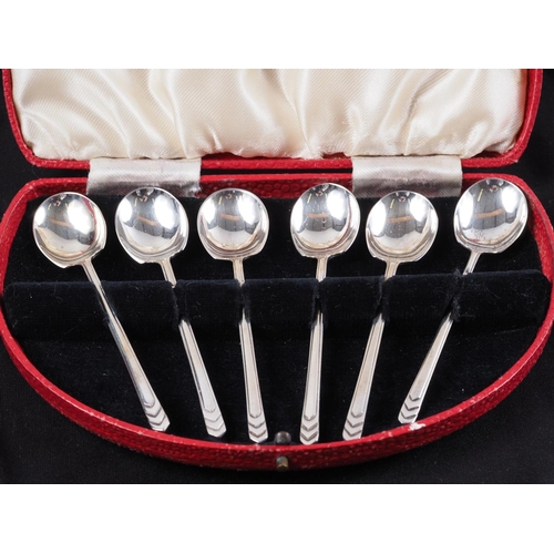 287 - A set of six Art Deco silver coffee spoons, in fitted case