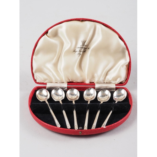 287 - A set of six Art Deco silver coffee spoons, in fitted case