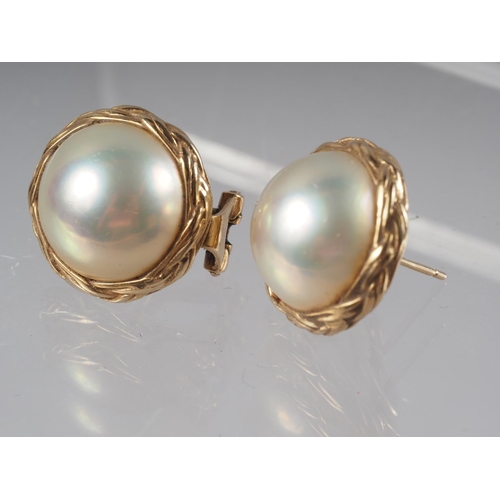 349 - A pair of 9ct Mabe cultured pearl set earrings, pearl 1.5mm dia