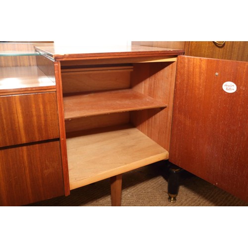 599 - An Avalon Yatton teak dressing chest with mirrored back and two central long drawers, flanked by cup... 