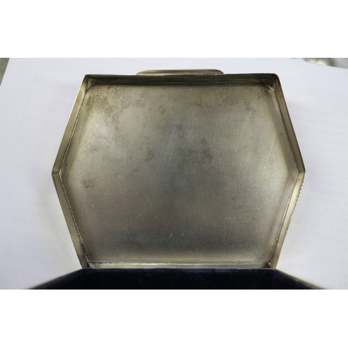 294 - An Art Deco silver engine turned trinket box with velvet lining, 4