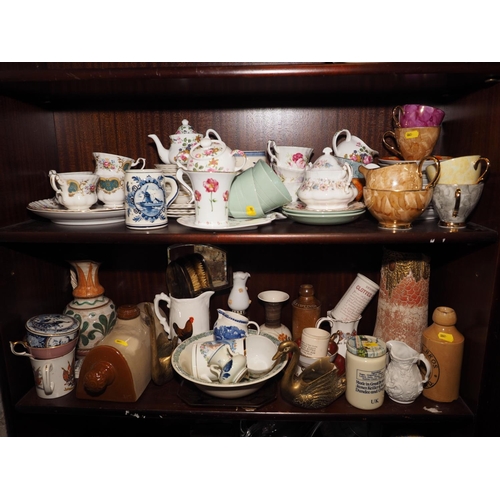 82 - A Harlequin teaset and other assorted teawares