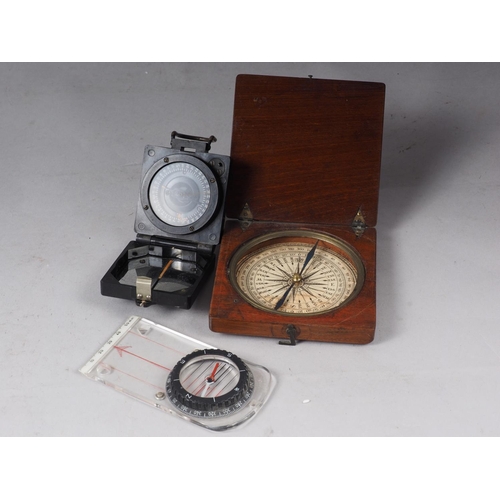 131 - An 18th century mahogany cased compass with paper 