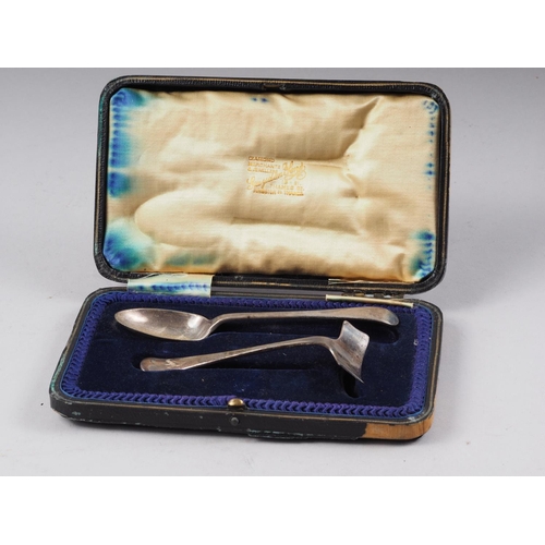 274 - A silver spoon and pusher, in fitted case, a part set of silver coffee spoons, in fitted case, a set... 