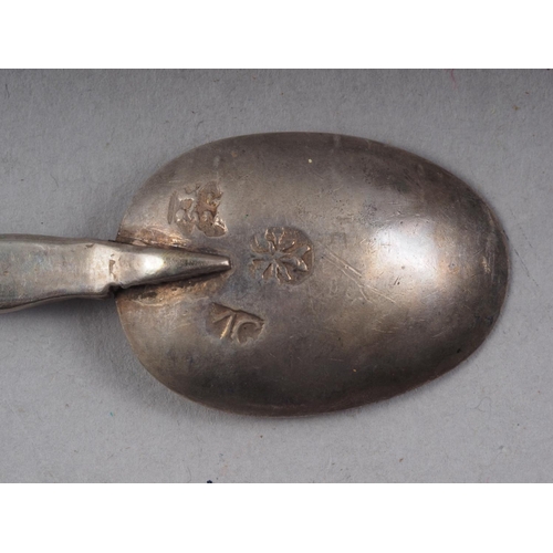 274 - A silver spoon and pusher, in fitted case, a part set of silver coffee spoons, in fitted case, a set... 