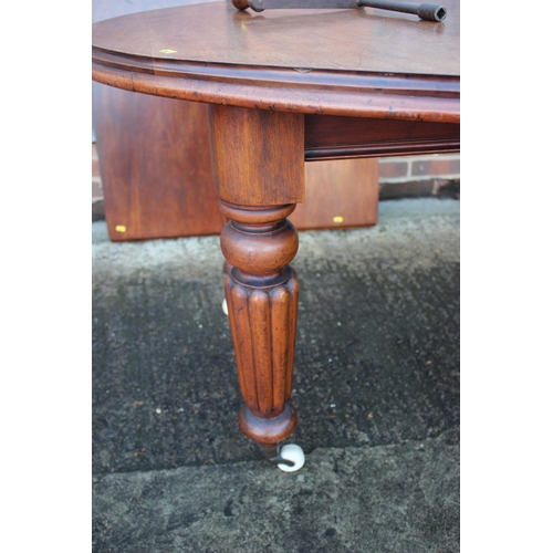 426 - A 19th century mahogany wind out 'D' end dining table with two extra leaves, on turned, reeded and c... 