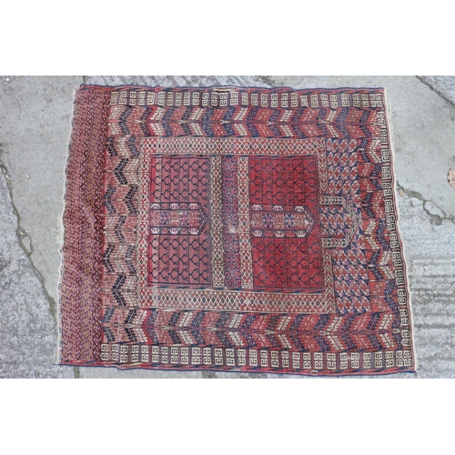 631 - A Tekke Hatchli rug in traditional shades, 47