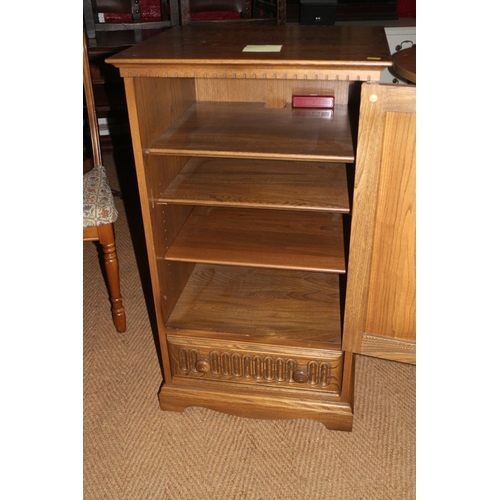 631 - An Ercol side cupboard enclosed one door over one drawer, 22