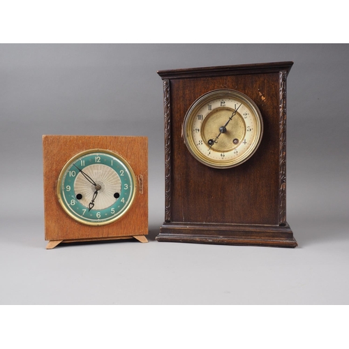 118 - An early 20th century mahogany cased mantel clock with enamelled dial and Arabic numerals, 11