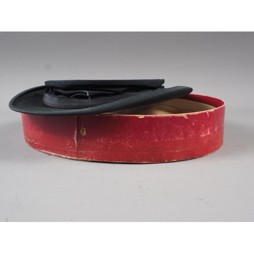 190 - A Lock opera hat, in original cardboard box, size 7 1/8