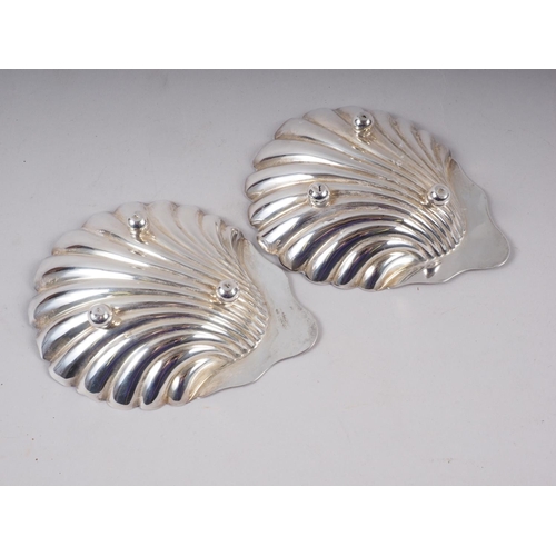 297 - A pair of silver shell-shape butter dishes, 3.8oz troy approx