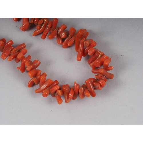 342 - A vintage stick coral necklace with unmarked yellow metal bolt and jump rings, 19