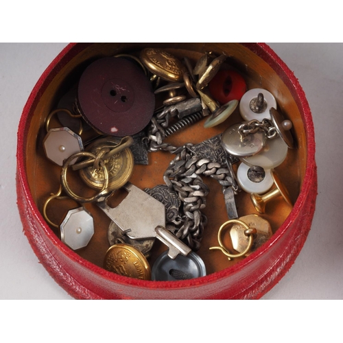 355 - A quantity of jewellery, including 9ct gold, 7.2g, and 10ct gold cufflinks, 4g, collar stud sets, a ... 