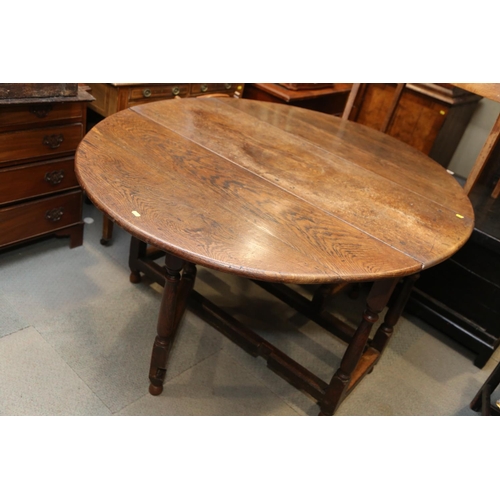 511 - A 19th century oak oval gate leg dining table, on turned and stretchered supports, 48