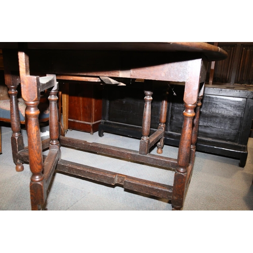 511 - A 19th century oak oval gate leg dining table, on turned and stretchered supports, 48