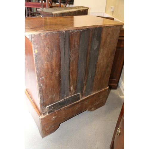 548 - A Georgian figured walnut and feather banded chest on stand, the upper section fitted two small and ... 