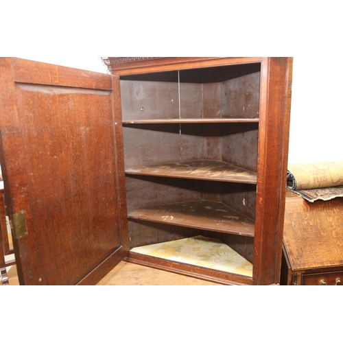 549 - A George III quarter cut oak and walnut inlaid corner hanging cupboard enclosed panel door, 37