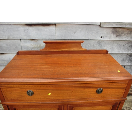 653 - An Edwardian walnut box and ebony strung ledge back sideboard, fitted one long drawer over cupboards... 