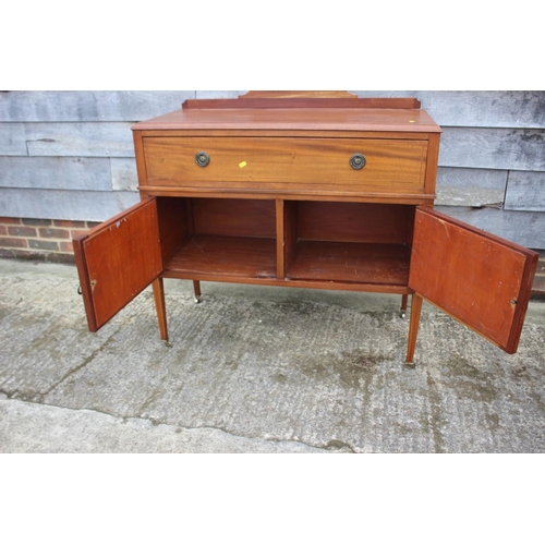 653 - An Edwardian walnut box and ebony strung ledge back sideboard, fitted one long drawer over cupboards... 