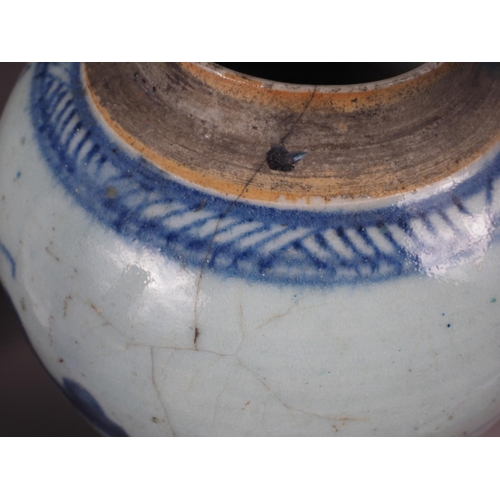 89 - A Chinese porcelain blue and white bottle vase, decorated mythical beasts with four-character mark t... 