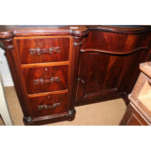 650 - A mahogany serpentine front desk with tooled lined top, fitted seven drawers with ribbon handles and... 