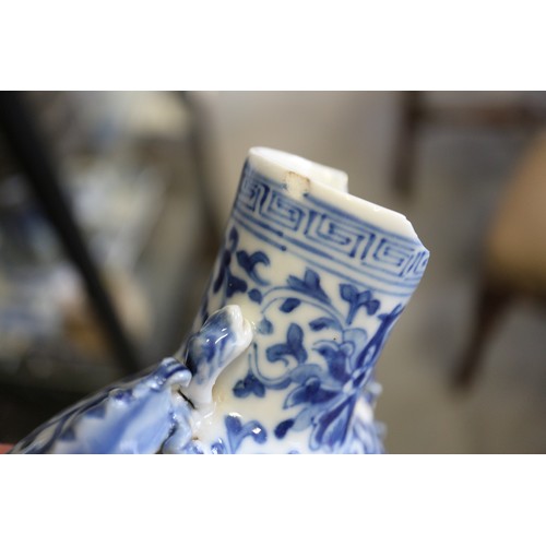 89 - A Chinese porcelain blue and white bottle vase, decorated mythical beasts with four-character mark t... 