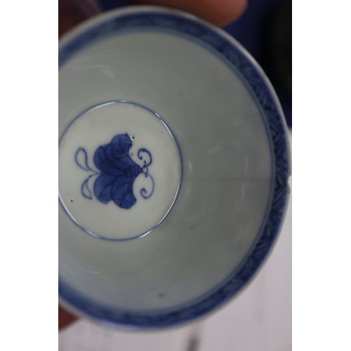 96 - A Chinese porcelain blue and white tea bowl, decorated mythical beasts and clouds with four-characte... 