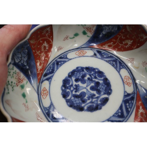 96 - A Chinese porcelain blue and white tea bowl, decorated mythical beasts and clouds with four-characte... 