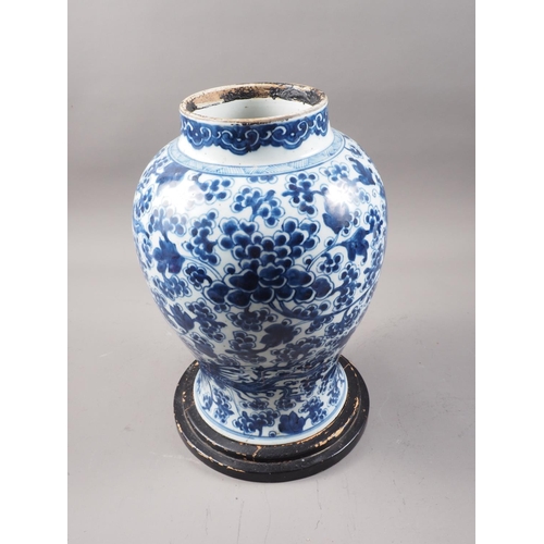 154 - A Chinese porcelain blue and white phoenix decorated jar, 13 1/2