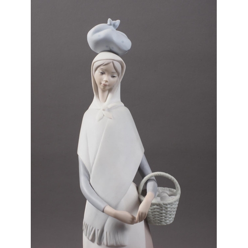 22 - A Lladro figure, 