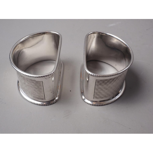 375 - A pair of silver napkin rings, in box, 1.6oz troy approx