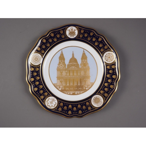 43 - A Spode bone china limited edition St Paul's Cathedral Royal Wedding plate, 791/1000, in original bo... 