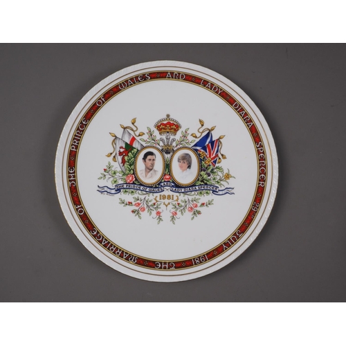 43 - A Spode bone china limited edition St Paul's Cathedral Royal Wedding plate, 791/1000, in original bo... 