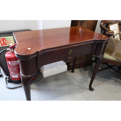 546 - An early George III mahogany fold-over top card table with counter wells and single gate, on shaped ... 